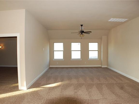 4th image of 1212 Stampede Dr