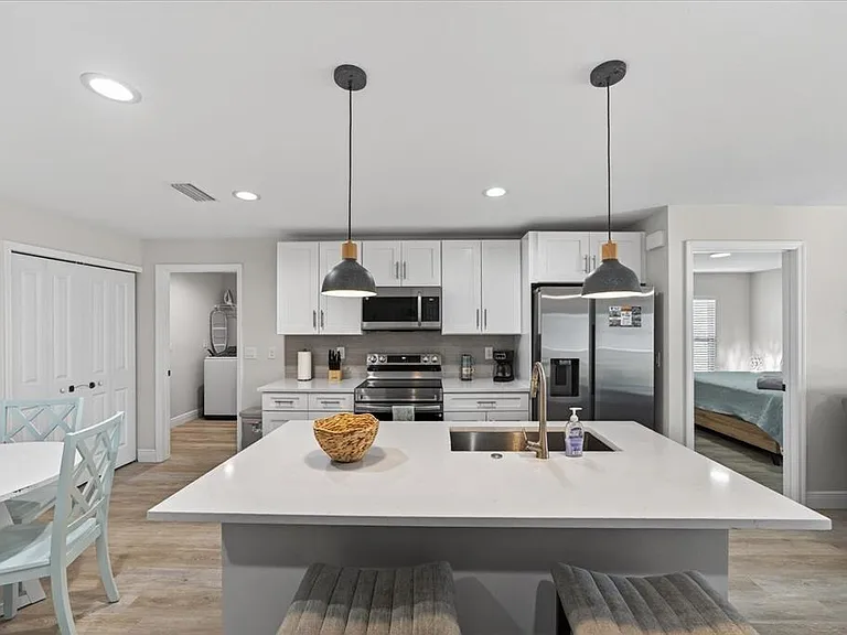 12114 Clarendon Ave — Photo 21