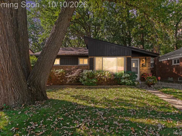21671 Whitmore St, Oak Park, MI 48237