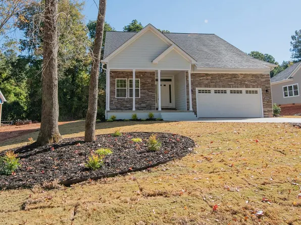 112 Portland Cir, Greenwood, SC 29649
