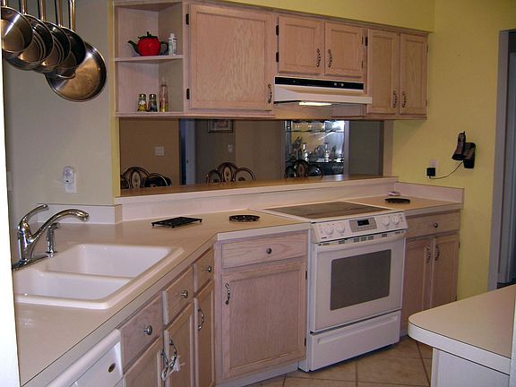 Kitchen w/new appliances