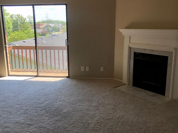 2nd image of 4999 Mercedes Dr APT 10