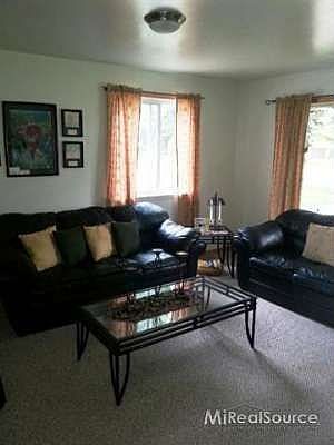 4th image of 44214 Gibson Dr