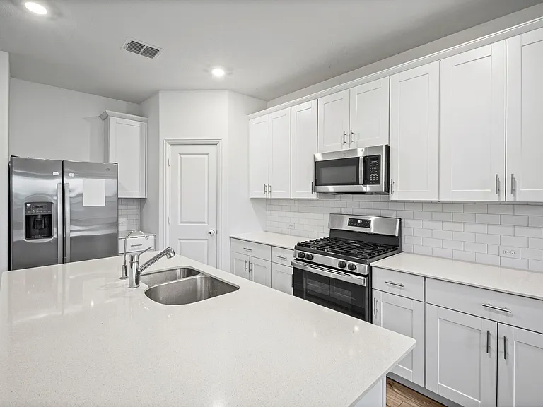 5948 Priory Dr — Photo 20