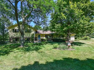 S831 Skyline Dr, Batavia, IL 60510