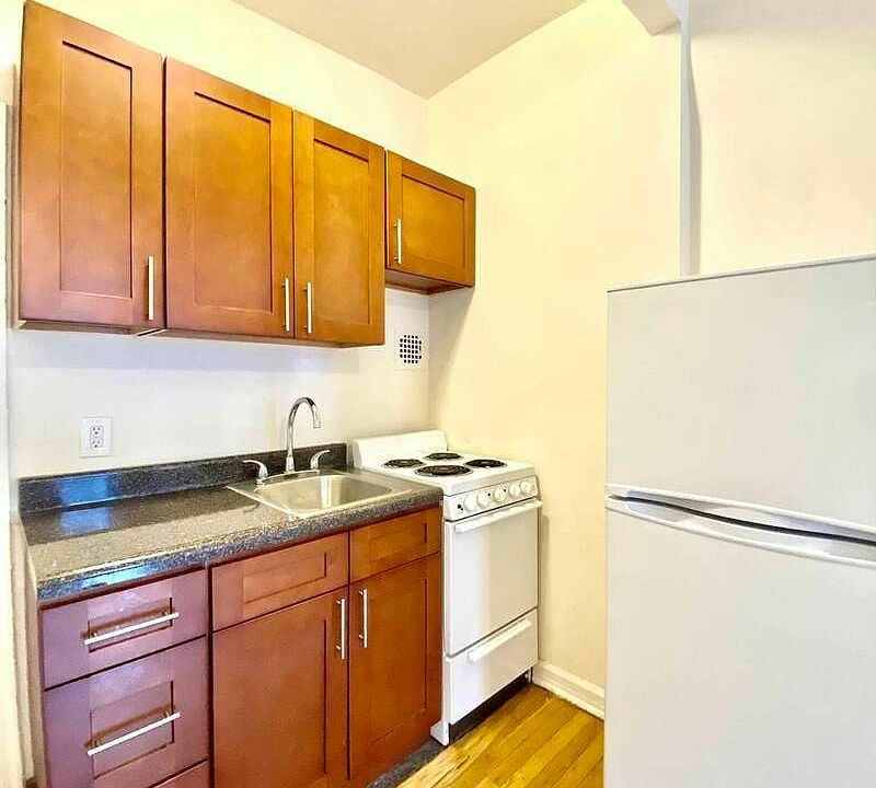 2nd image of 319 E 5th St APT 12A