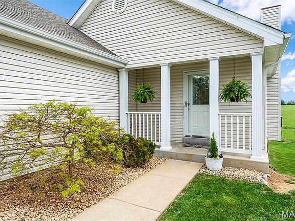 3rd image of 134 Autumn Oaks Dr
