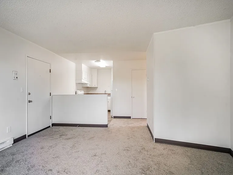 Riviera Apartments — Photo 16
