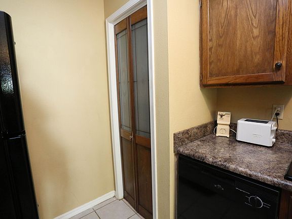 4th image of 1011 University Dr