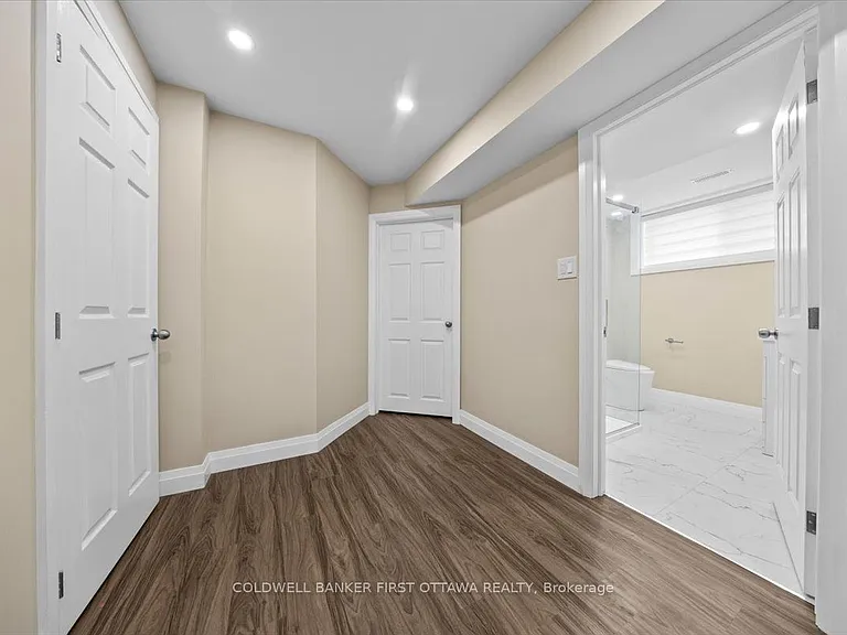 118 Culloden Cres — Photo 31