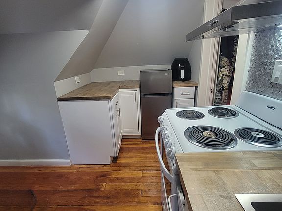 4th image of 262 Claremont Ave #2