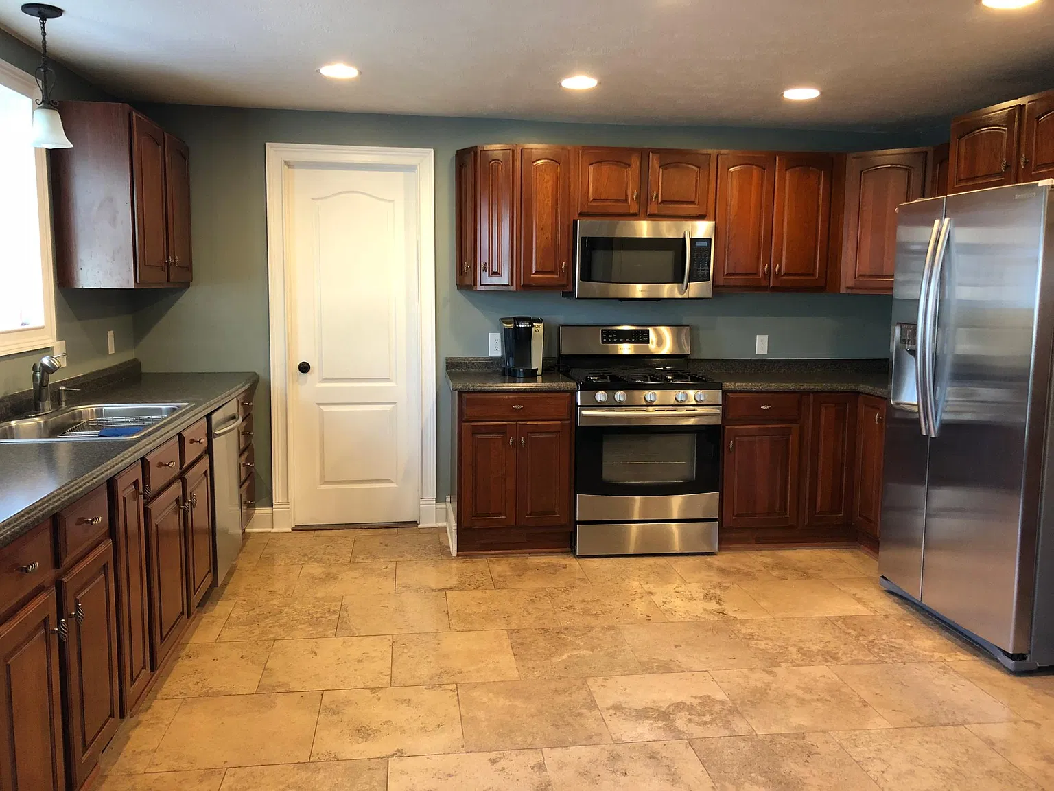 1 bed, 1100 sqft, $1,500 — Photo 3