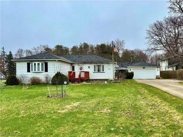9045 Chamberlin Rd, Twinsburg, OH 44087