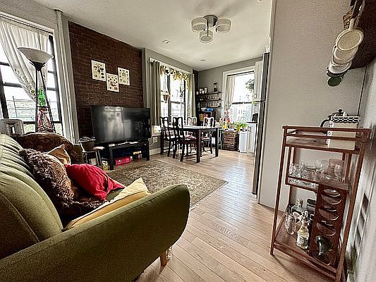 1st image of 618 W 184th St #32