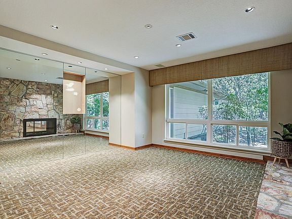 5th image of 301 Clearview Ave