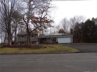 4 Longview Dr, Bloomfield, CT 06002