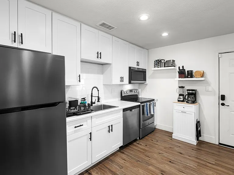 1110 E Polk St #1 — Photo 3
