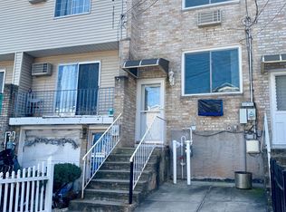 72 Dayna Dr, Staten Island, NY 10305