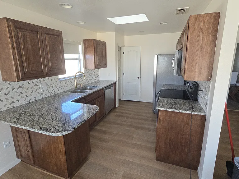 112 Cades Ct — Photo 25