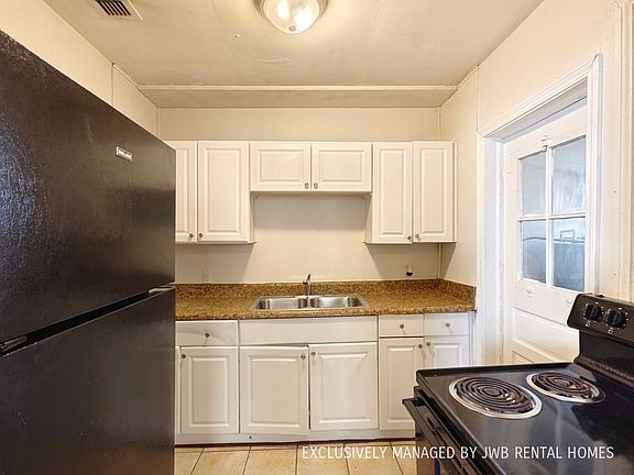 3rd image of 6129 Lynnwood Ave