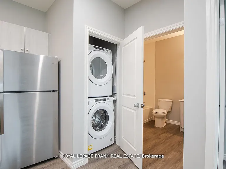 513 Dundas St E #E2 — Photo 7