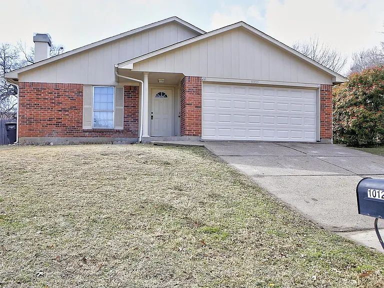 10125 Bugle Dr — Photo 1