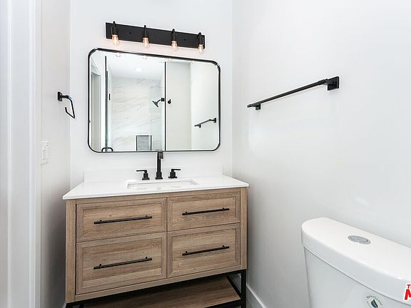 4th image of 955 N Croft Ave APT 3