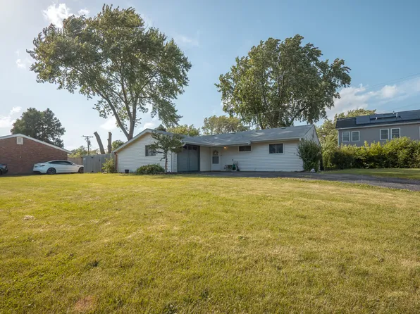 100 Fairwood Dr, Bolingbrook, IL 60440