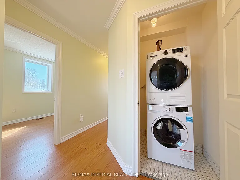 621A The Queensway — Photo 15