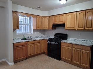 586 S 19th St #1, Newark, NJ 07103