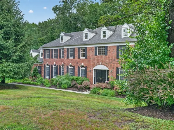1 Greenwood Rd, Hopkinton, MA 01748