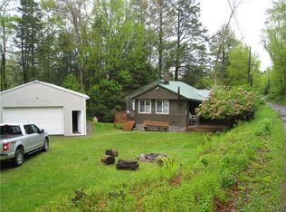 111 Sunflower Ln, Greentown, PA 18426