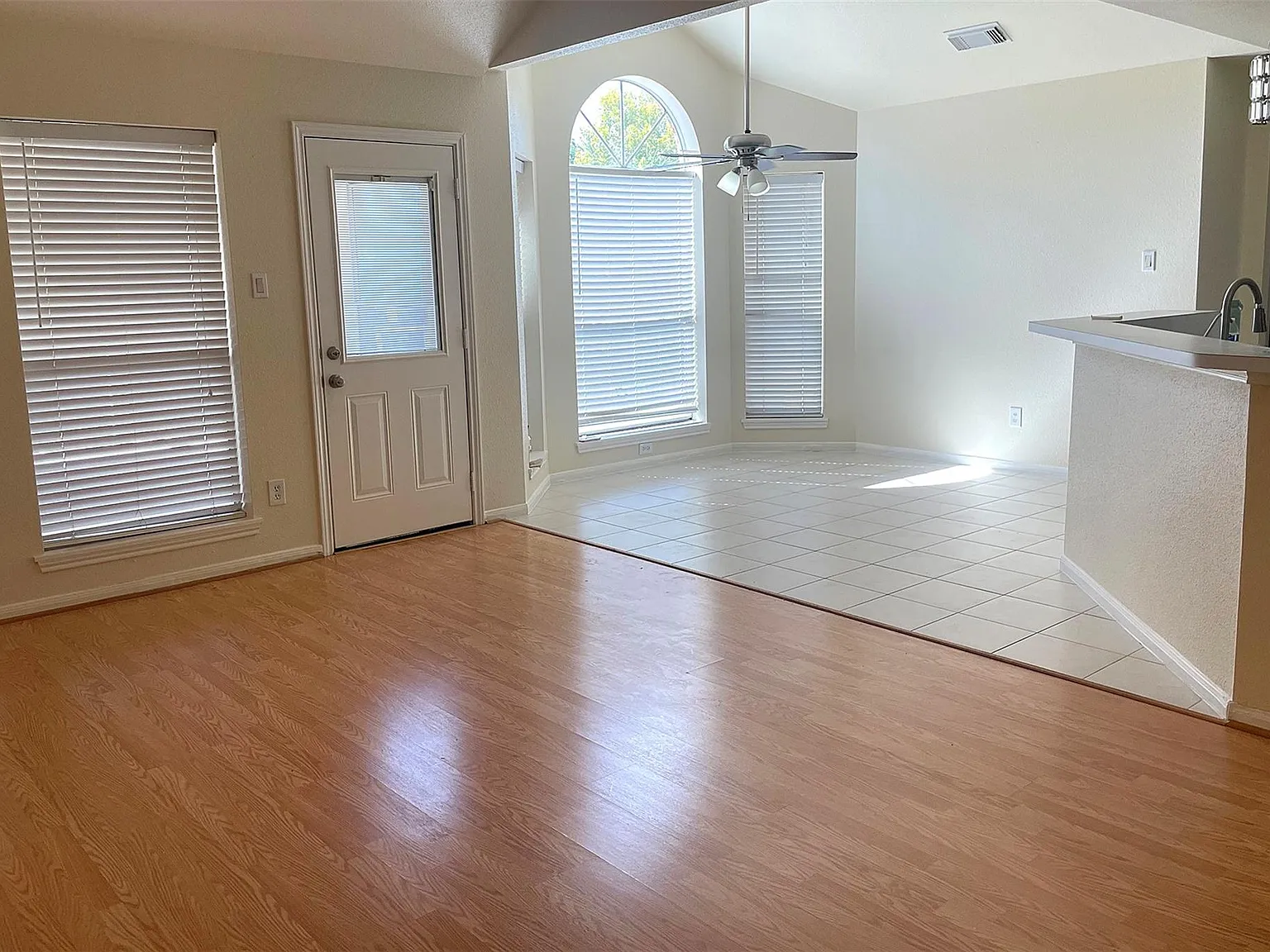 3 bed, 2.0 bath, 1821 sqft, $1,995 — Photo 2