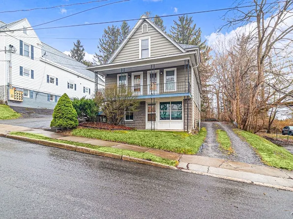 6 Saint Stanislaus St, New York Mills, NY 13417