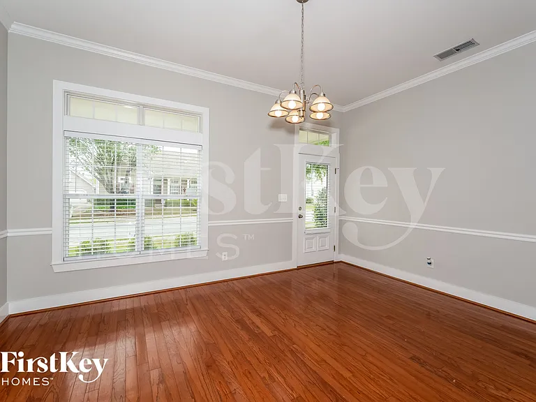 4598 Clubview Dr — Photo 5