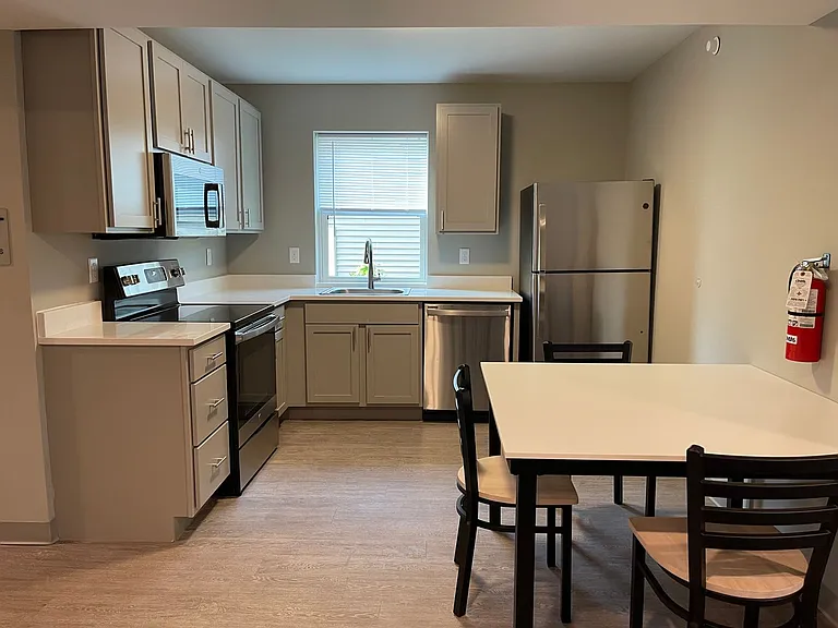 126 College Ave — Photo 7
