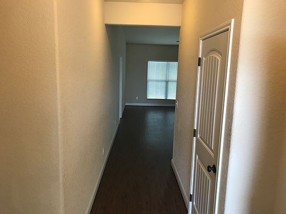 5th image of 733 Darlington Dr