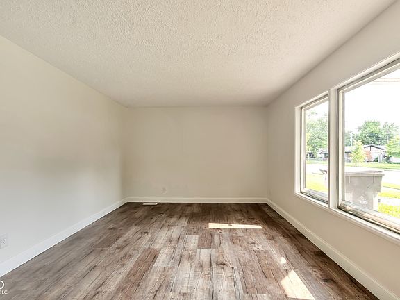 3rd image of 3242 Welch Dr