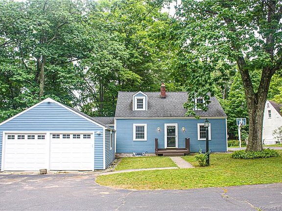 3rd image of 8 Greenwood Ln