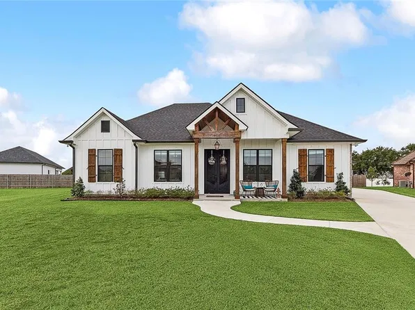 107 Orchid Ct, Belle Chasse, LA 70037