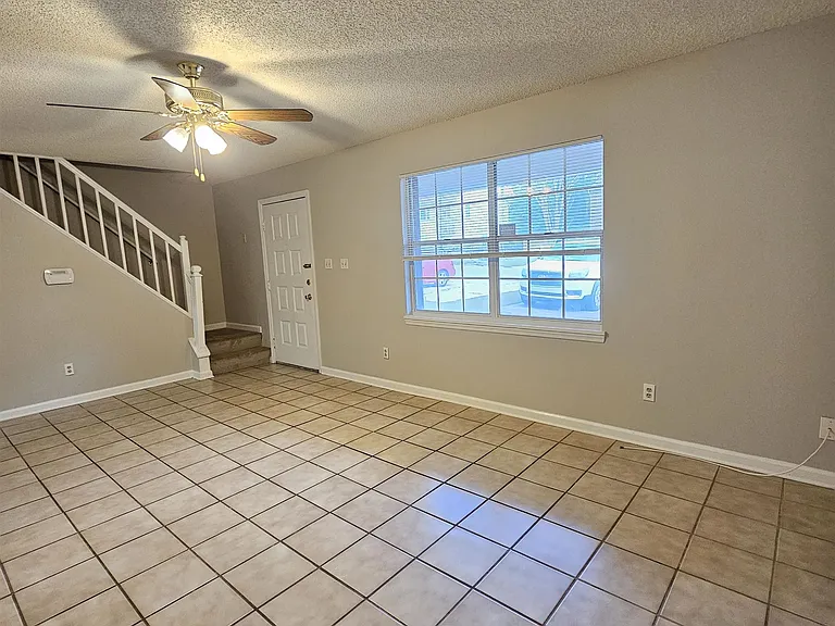 2388 Gregory Dr — Photo 8