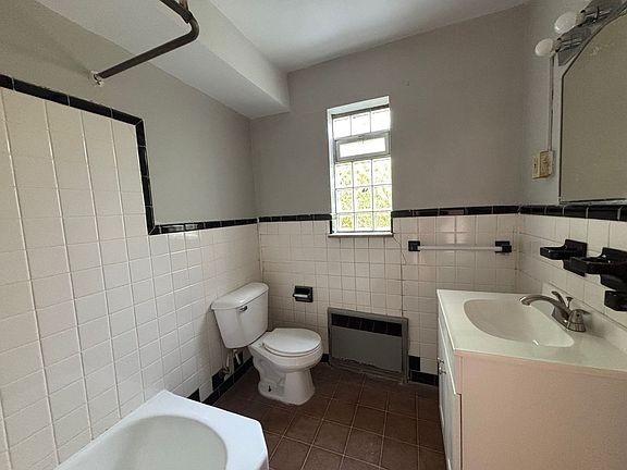 4th image of 596 Lowell Ave APT 8