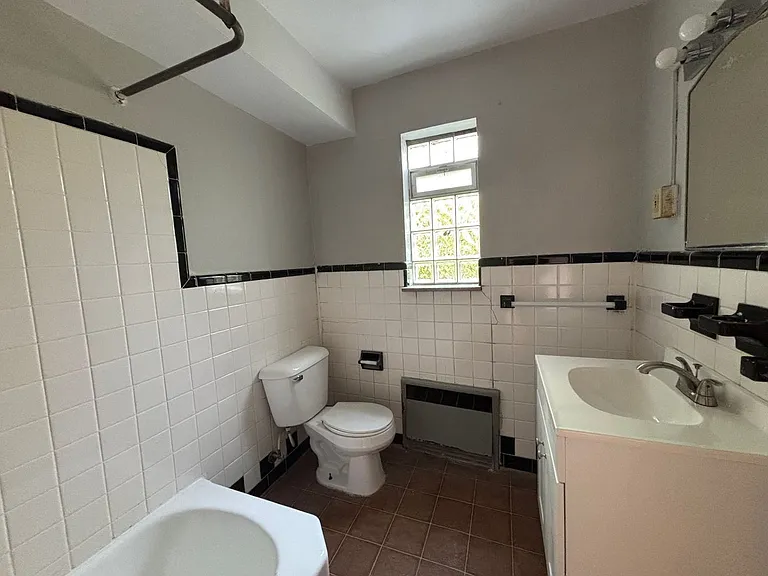 596 Lowell Ave — Photo 17