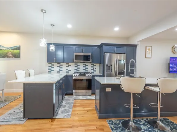902 Hunting Hill Dr, Cumberland, RI 02864
