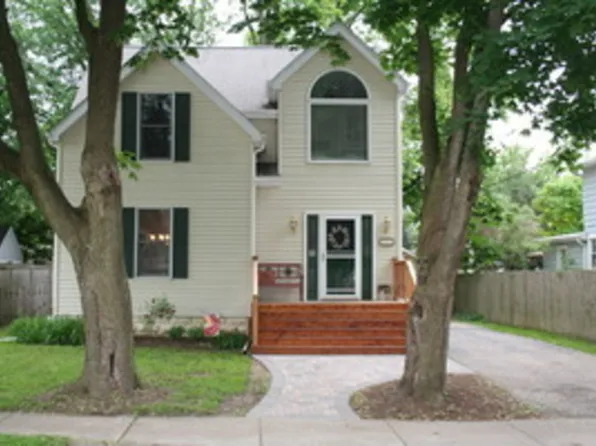 809 Jefferson Ave, St Charles, IL 60174