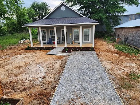 1137 Fox St, Grenada, MS 38901