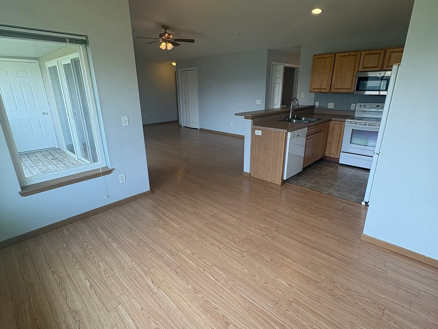 2 bed, 1074 sqft, $1,050 — Photo 3