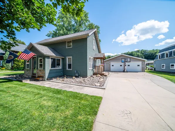 524 E 14th St, Saint Charles, MN 55972