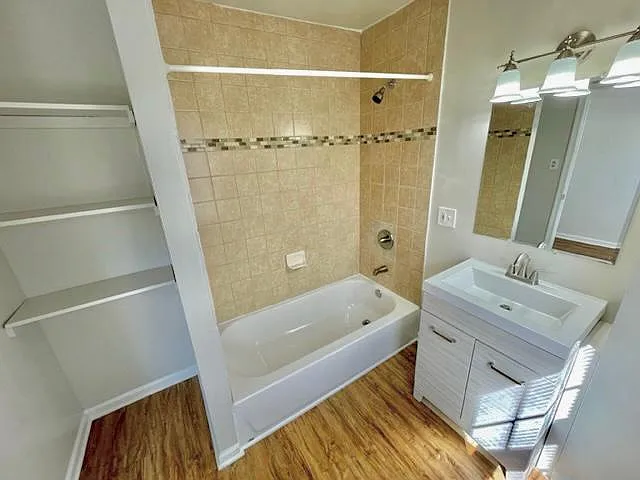 1301 Clarkson St — Photo 20