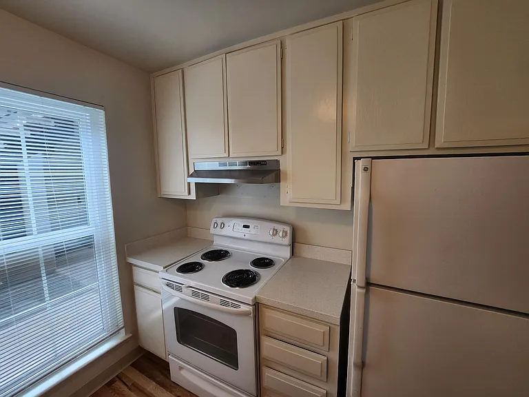 1931 California St #9 — Photo 16
